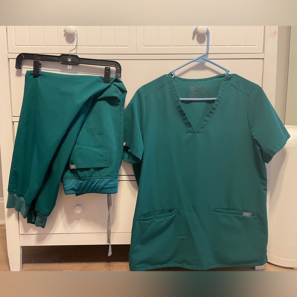 Figs Hunter Green Scrub Set